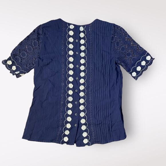 V Cristina NWT Scalloped Navy‎ Embroidered Top Size M - Picture 6 of 9